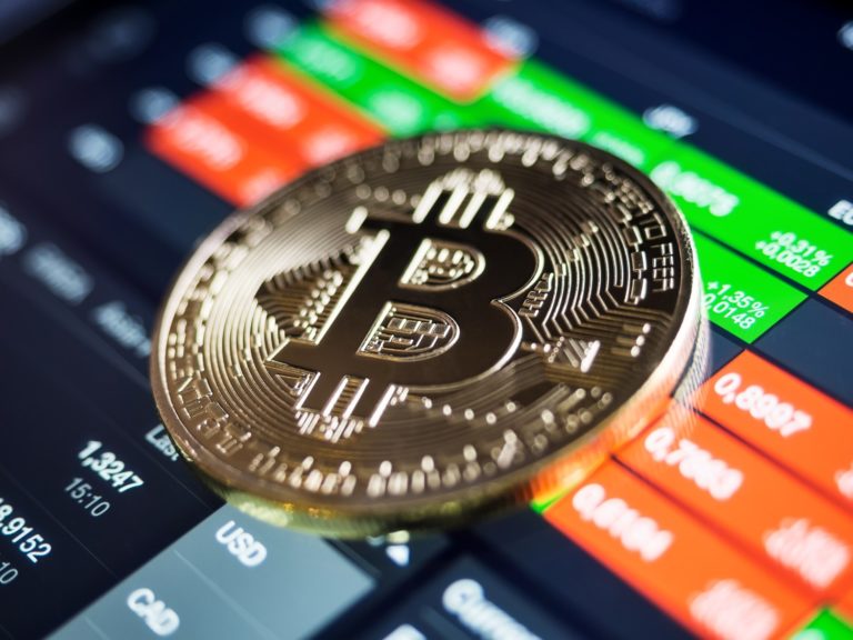 Bitcoin Clings on Above Key Support Amid Signs of Price Pullback